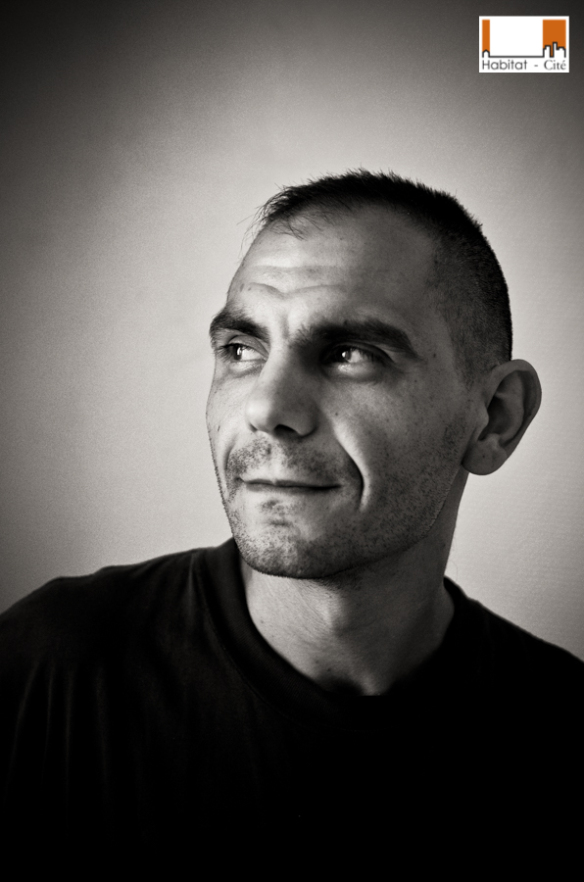 <div class="c_news">[TÉMOIGNAGE]</div>Tiberiu, un forgeron qui rêve de faire.